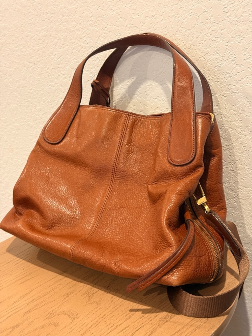 Fossil Cognac Pebbled Leather Shoulder Bag with Gold Key Charm - Picture 2 of 8